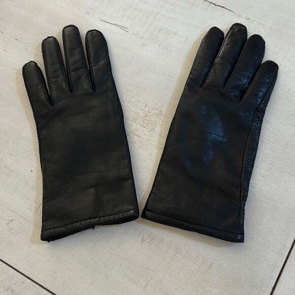 Black Leather Gloves NWOT - Picture 2 of 3